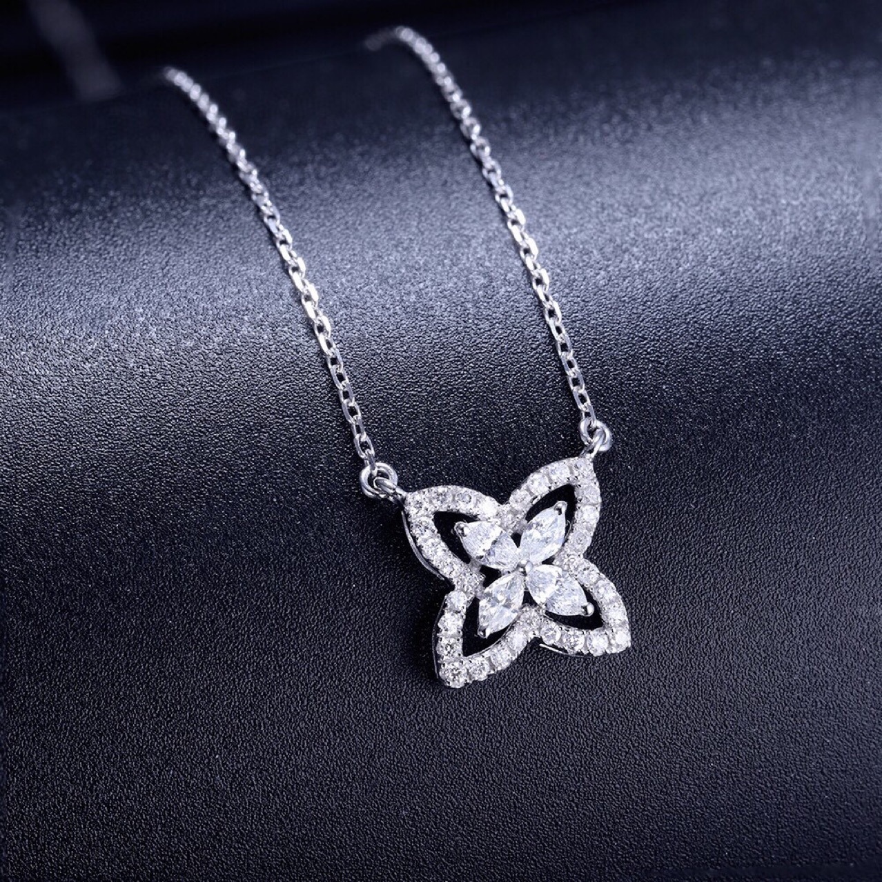 雅度珠宝 18k金钻石项链 马眼钻石吊坠 天然钻石项链 四叶草项链