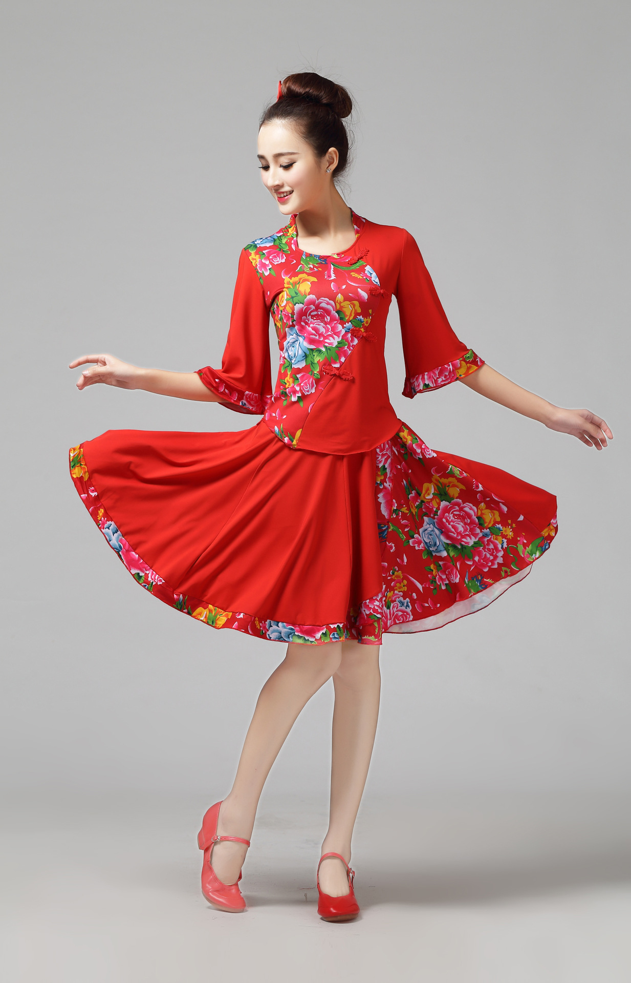 中老年广场舞服装舞蹈服女套装东北大花灯笼裤子广场舞名族风套裙