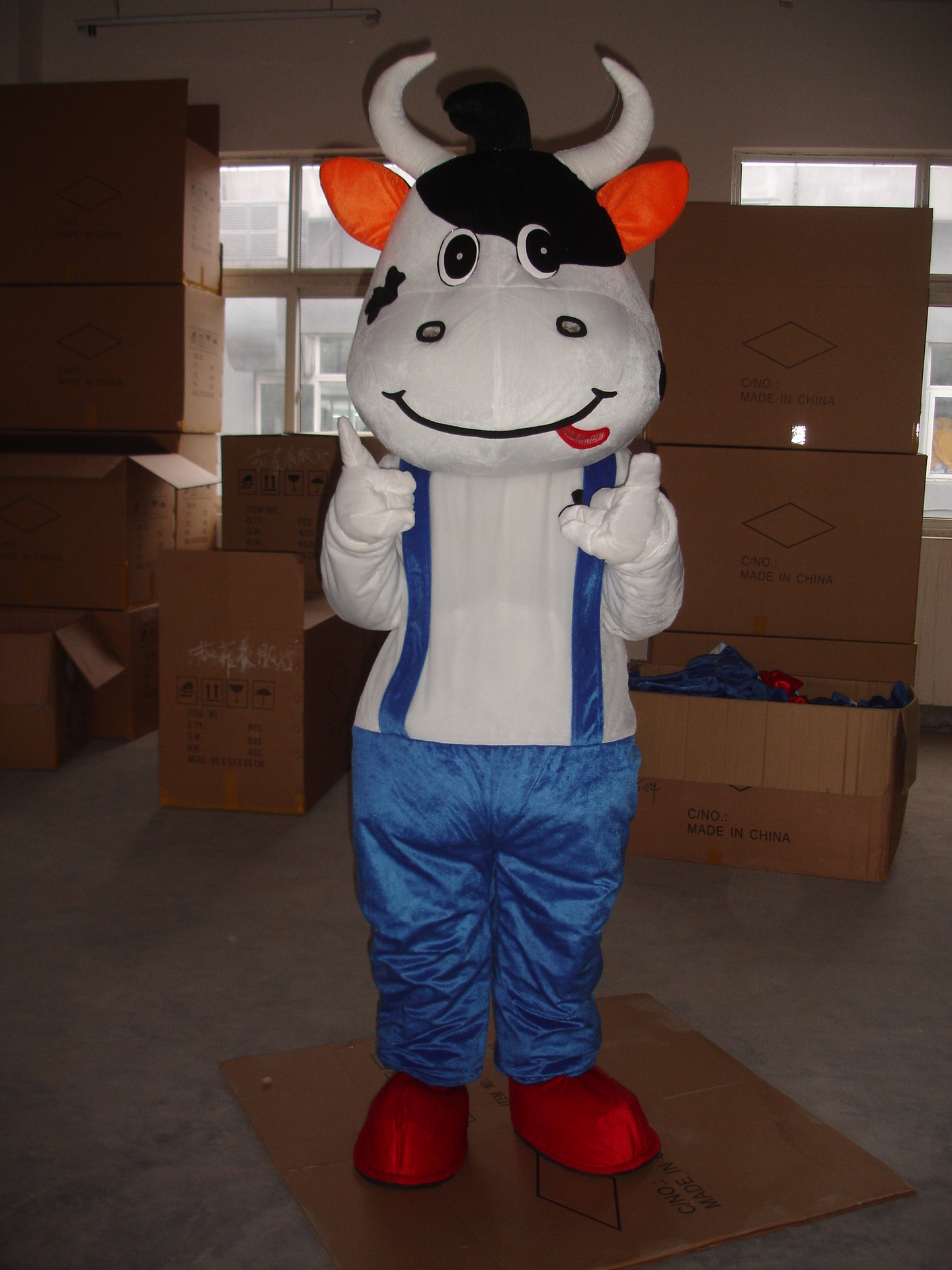 人偶服卡通成人牛玩偶服装道具卡通公仔成人表演服装定制演出服