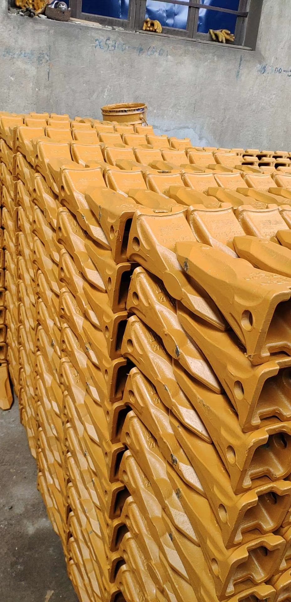现代各种型号挖掘机土方斗齿 岩石斗齿 边齿 破冰齿一套批发价