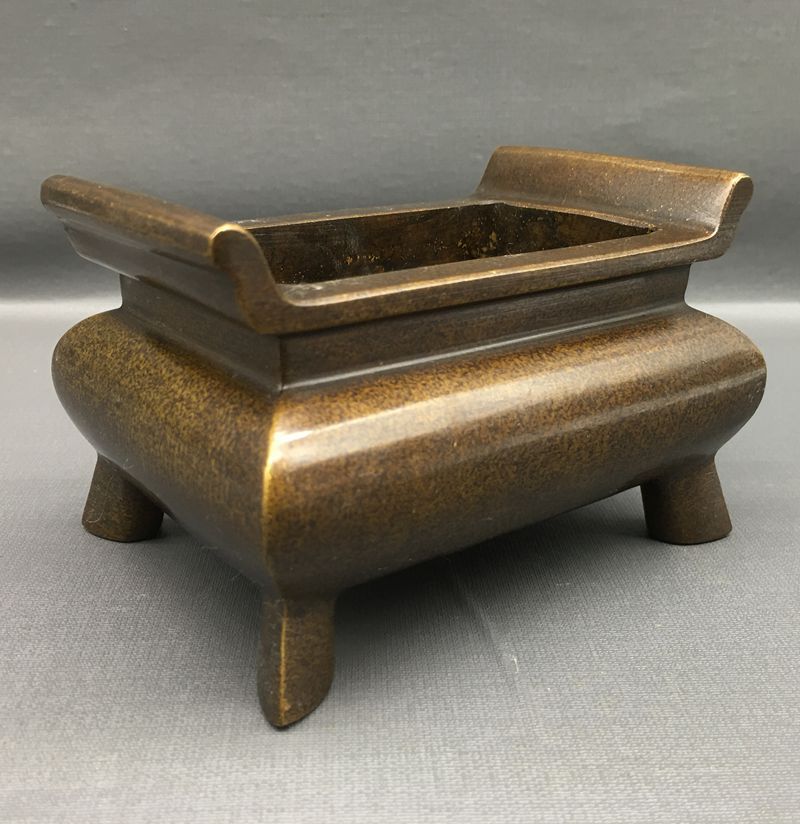 5厘米(长x宽x高)材质:铜品名:四方香炉商品描述风格古典是否跨境出口