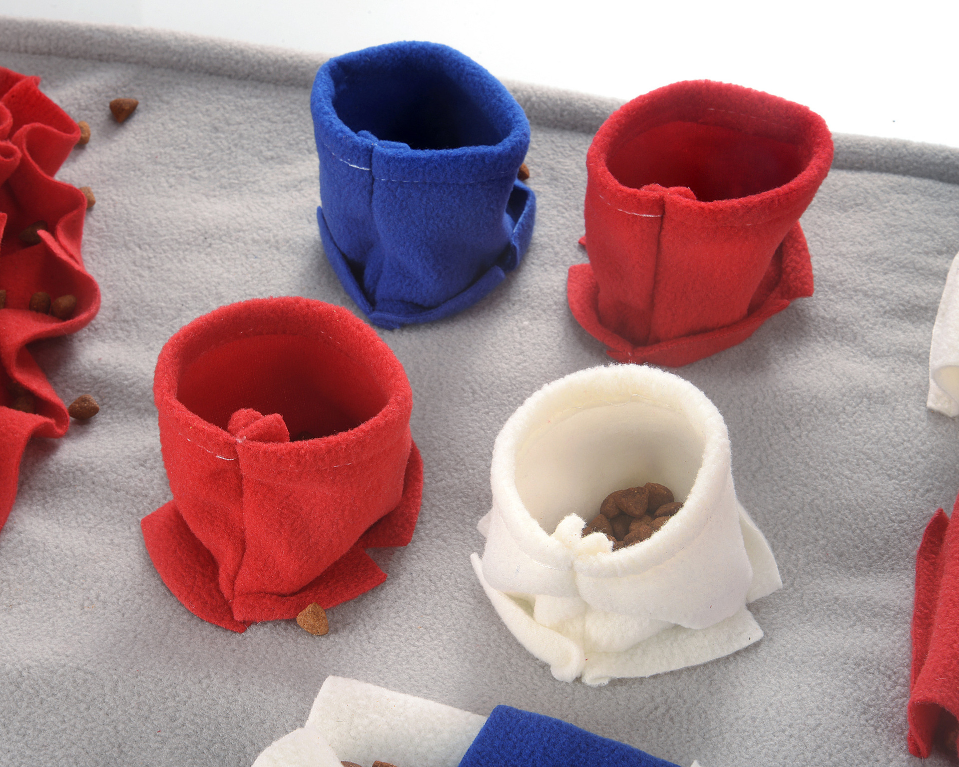 亚马逊跨境宠物闻嗅垫狗狗消耗精力慢食益智嗅闻垫宠物用品可机洗