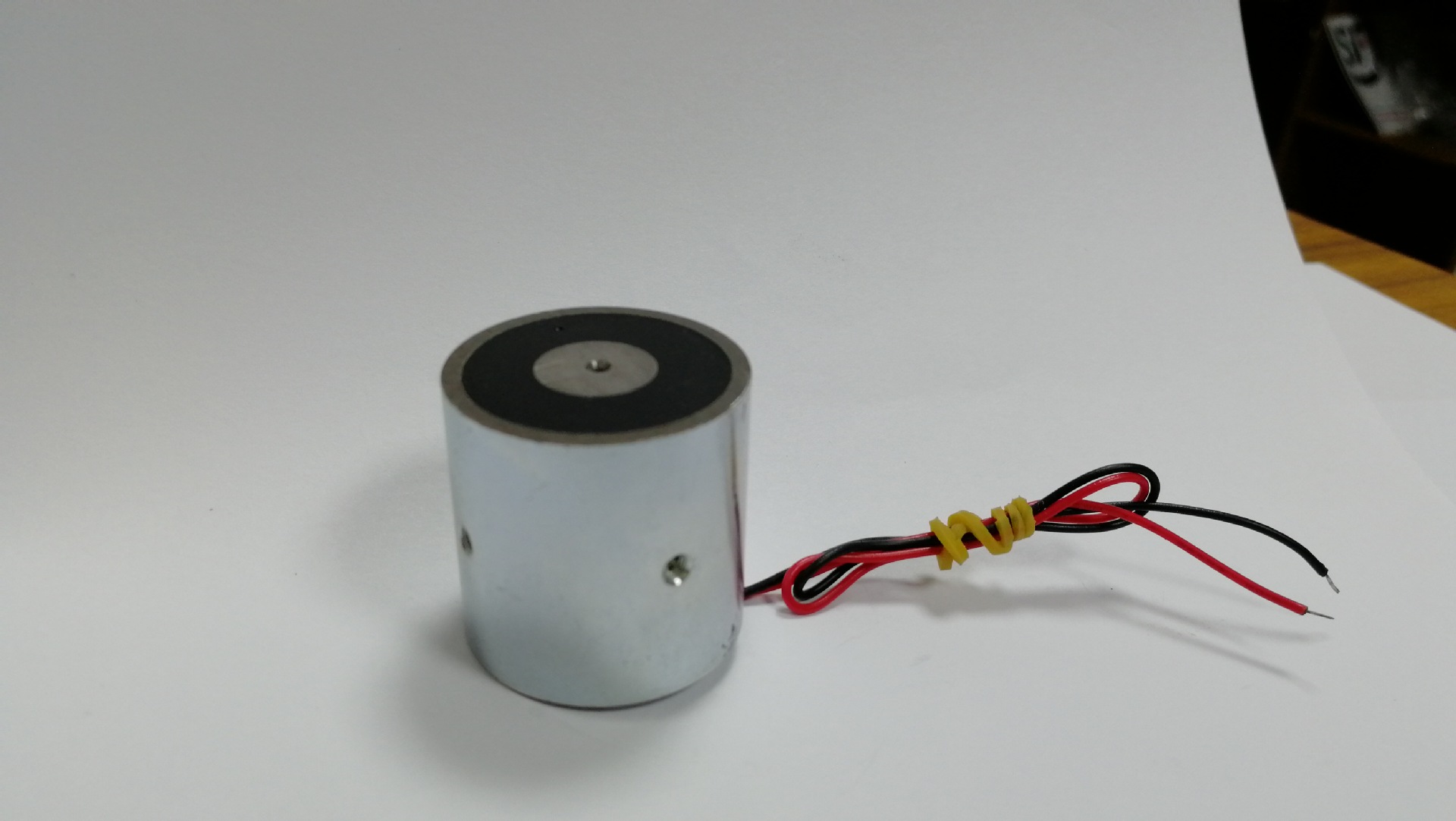 24v 3030断电保持式吸盘电磁铁 定做加工直流电磁线圈电磁铁吸盘