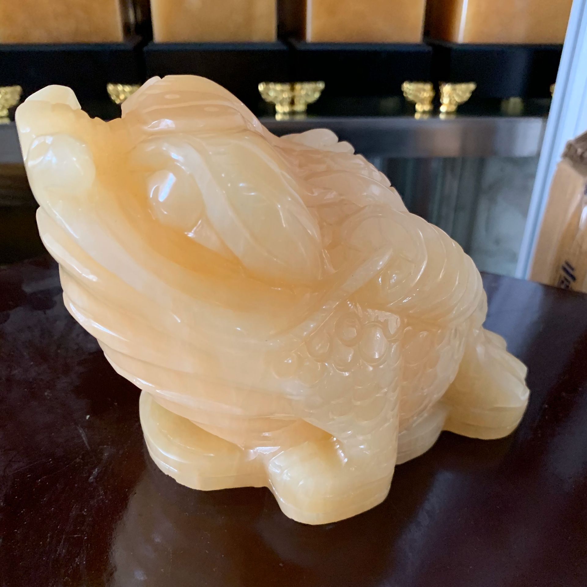 玉善缘米黄玉三足金蝉摆件 办公室风水玉雕三脚金钱蟾蜍摆饰批发
