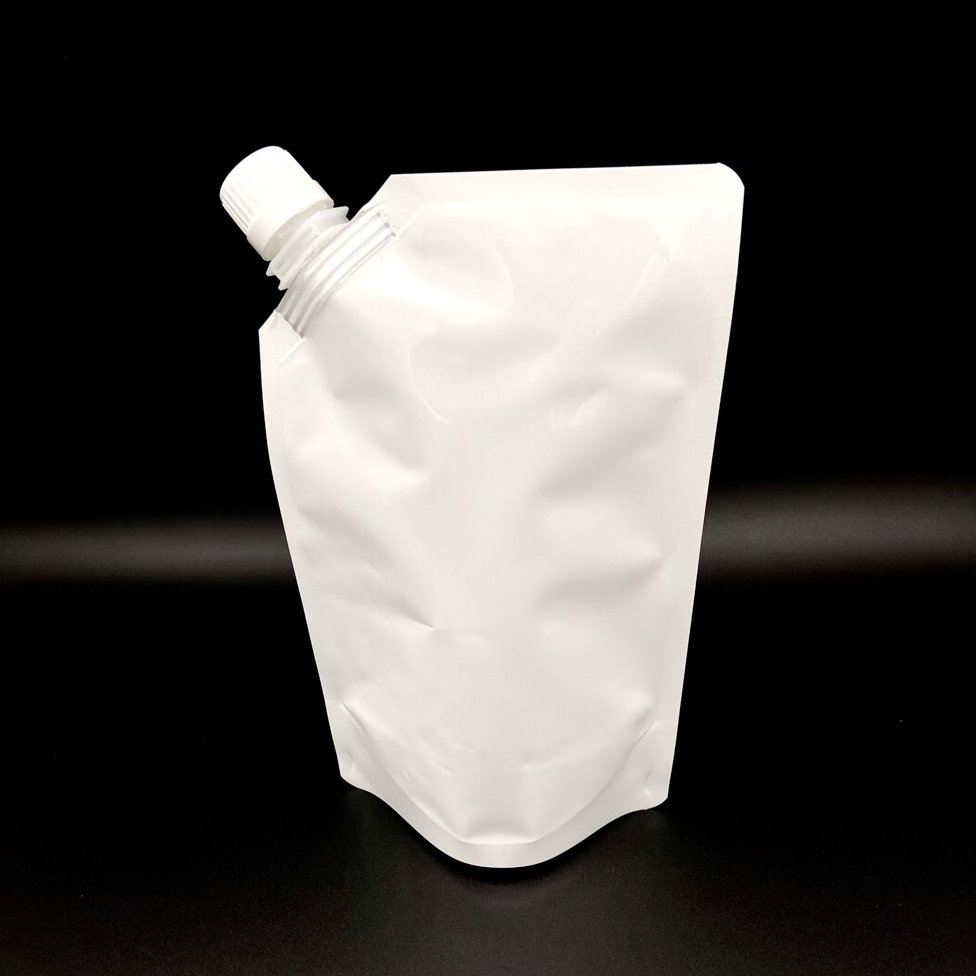 现货500ml奶白色自立吸嘴袋食品级液体通用袋肥料化工液体包装袋