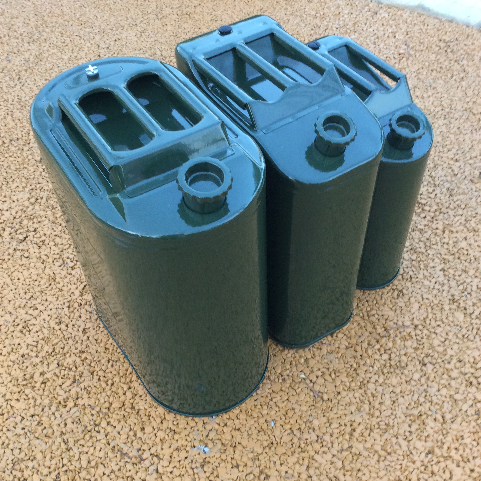 厂家批发加厚汽油桶40升30升20升10l铁油桶汽车摩托车备用汽油桶