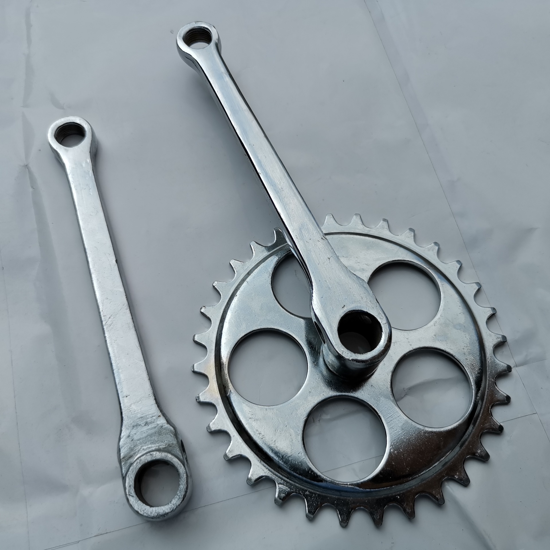 普通自行车轮盘26/24 方孔冷锻32齿镀硌轮盘曲柄骑行配件