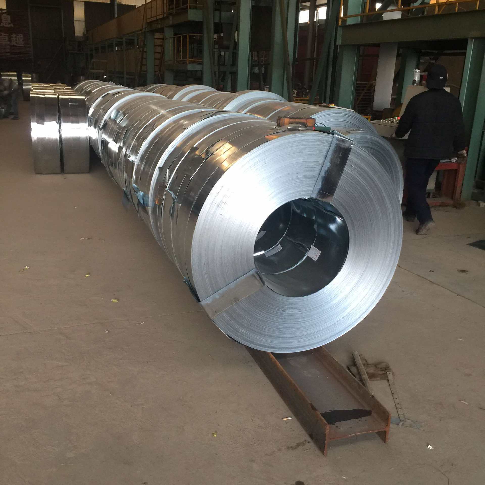 高锌层冷镀锌打包钢带 q235高强度黑退波纹管电机带钢 烤蓝打包带