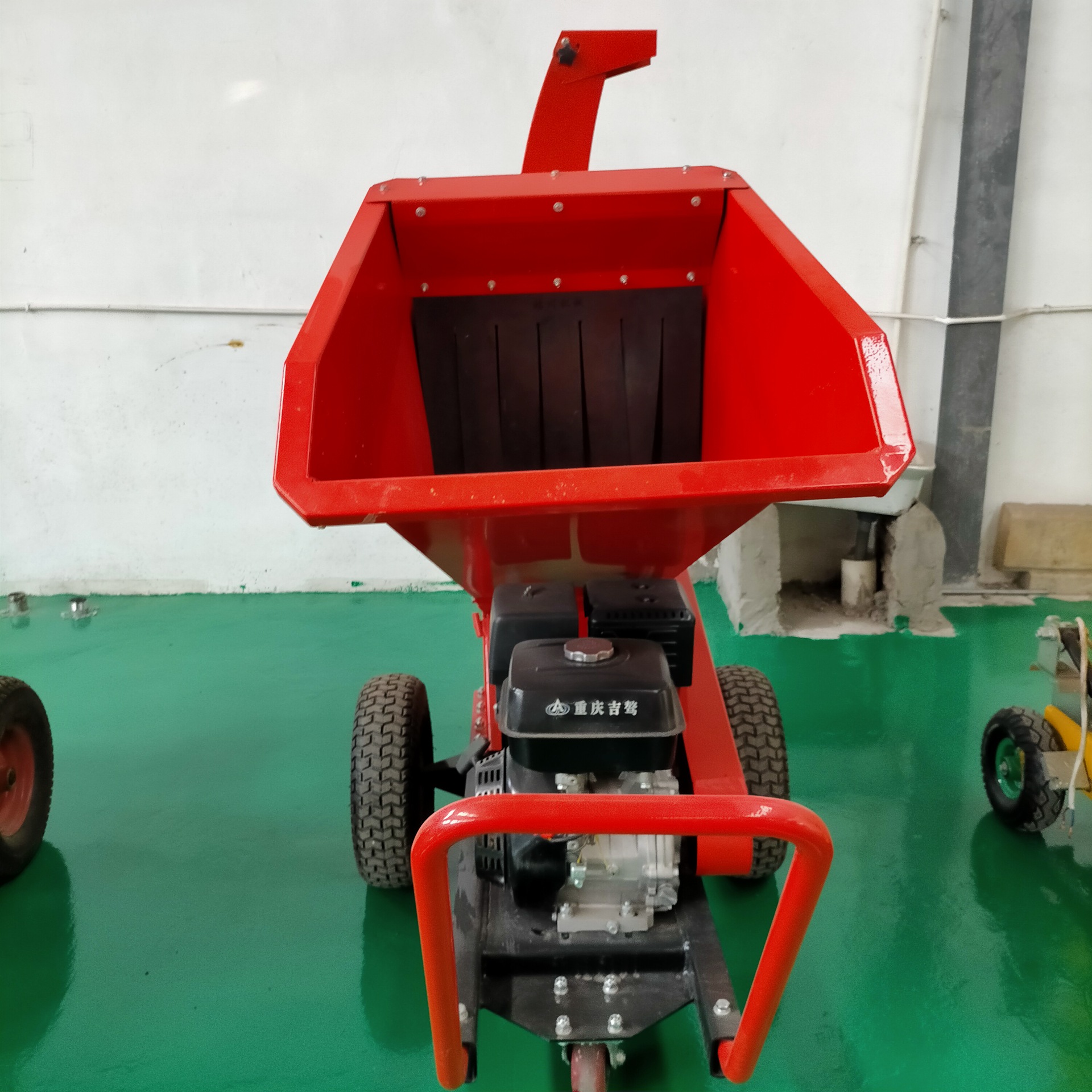 供应木材枝条树枝粉碎机移动式果树枝粉碎机小型粉碎机图片