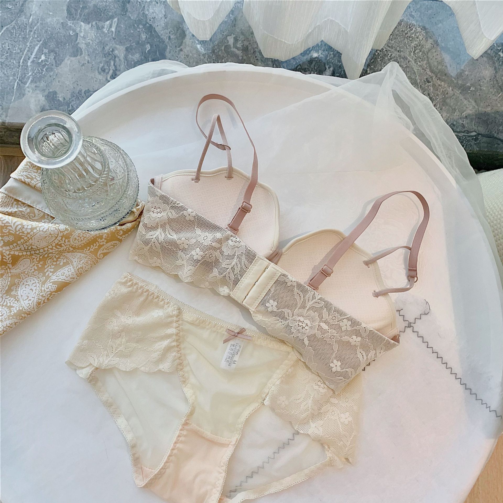 6840#新款花瓣杯蕾丝 少女甜美聚拢内衣套装