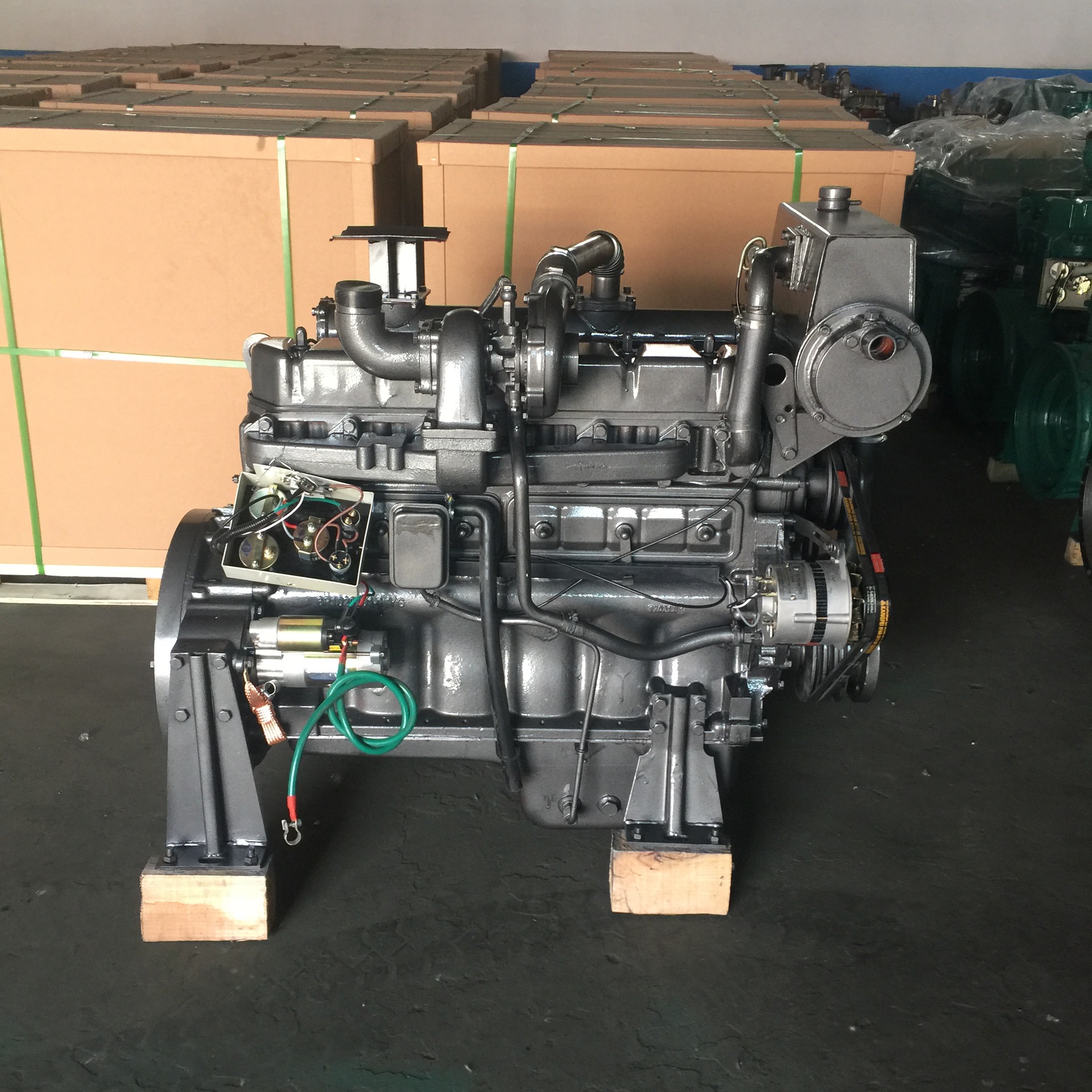 供应潍坊6105izlc船用柴油发动机 132kw船机 1500转 180马力