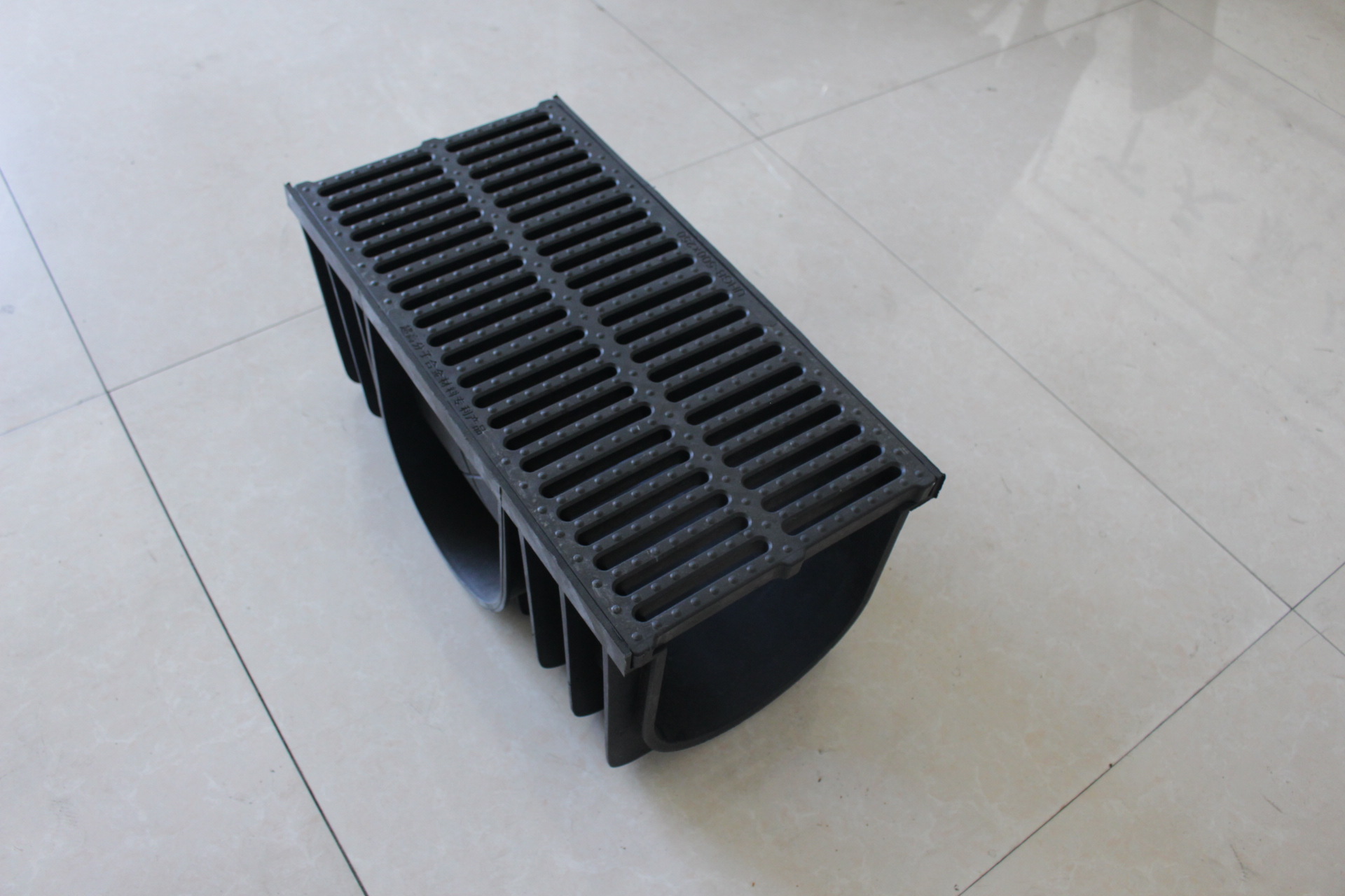 厂家定制不锈钢缝隙线性排水沟u型排水沟树脂混凝土u型预制排水沟