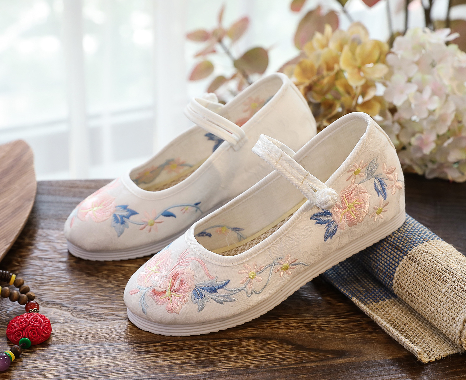 汉服鞋 圆头 单鞋白色底复古古装搭配平底绣花布鞋 女-阿里巴巴