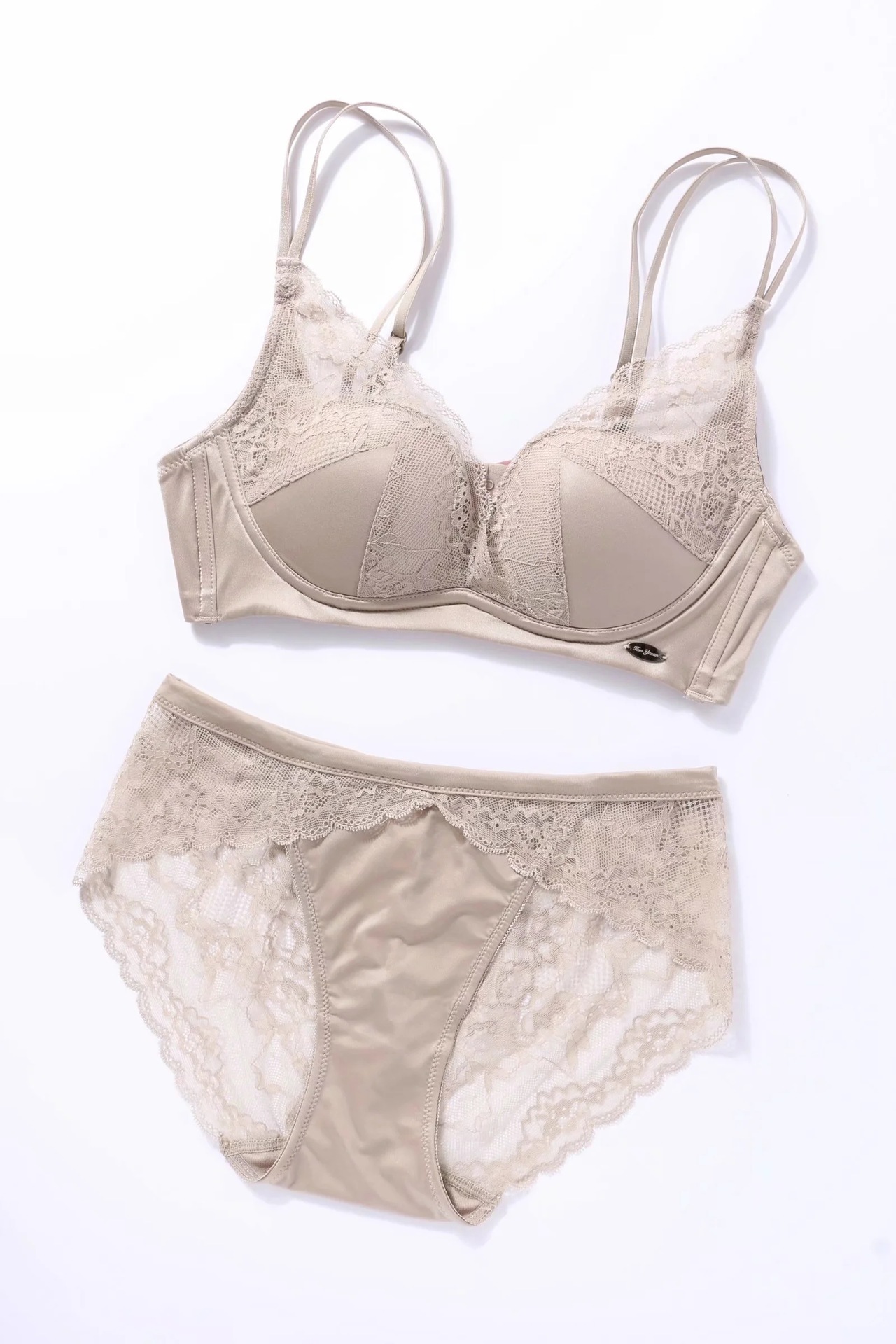 3425新款性感蕾丝小女人文胸套装 超舒适聚拢美背内衣套装