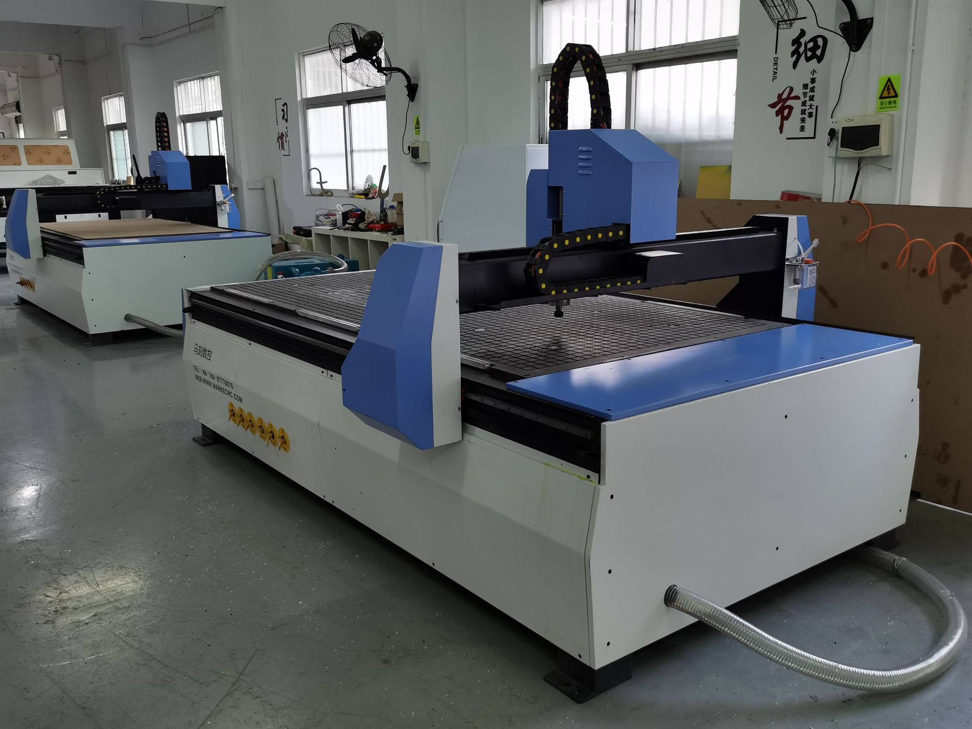广告雕刻机pvc板真空吸附uv激光机配套设备巡边弯字机厂家
