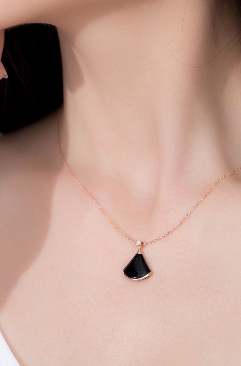 日韩ins镶钻经典ol时尚扇形项链百搭气质小黑裙显瘦女式锁骨链