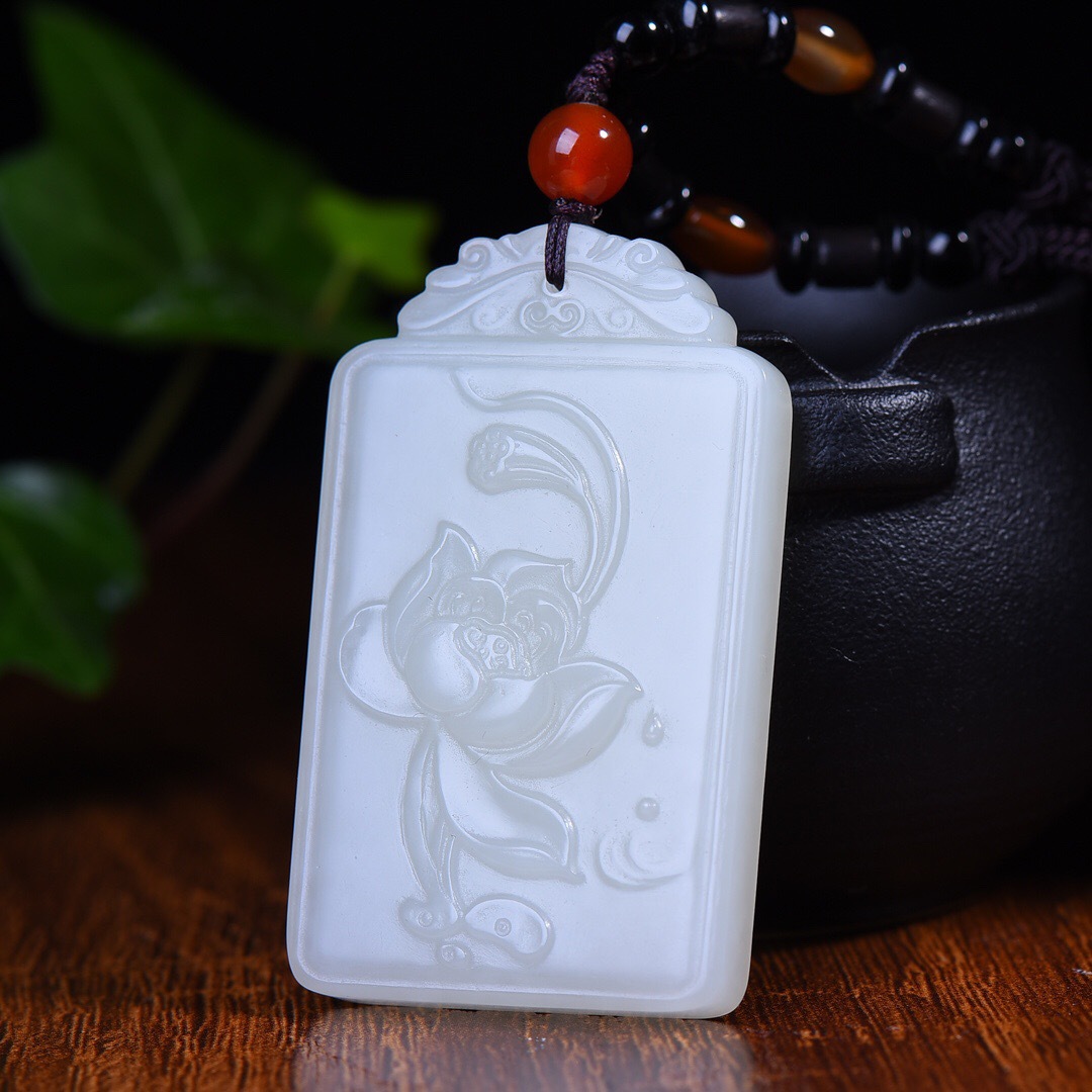 一件代发/支持鉴定/附赠证书 新疆天然和田白玉莲花挂件荷花玉牌