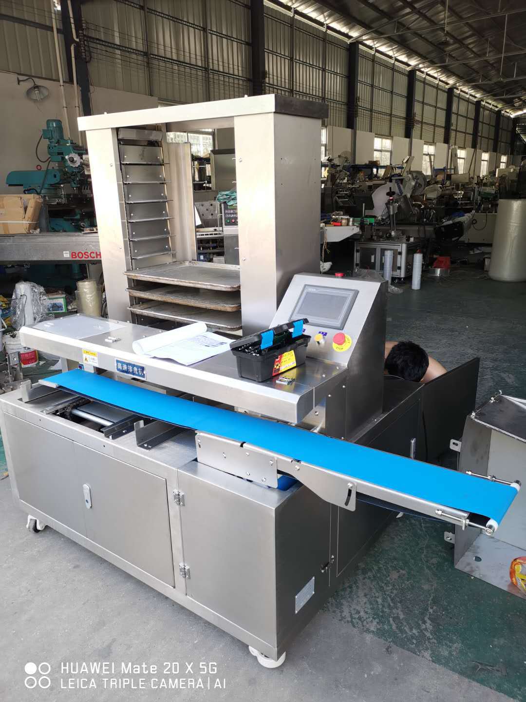 全新高速伺服摆盘机月饼酥饼包子馒头蛋糕面包排盘机摆盘机直销