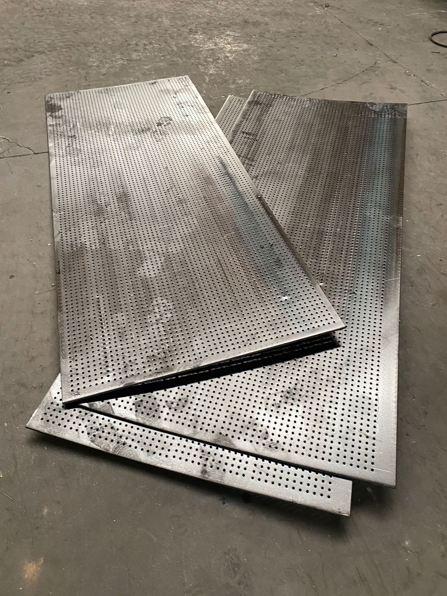 厂家供应不锈钢304冲孔板 矿山过滤筛板 圆孔冲孔网 可加工定制