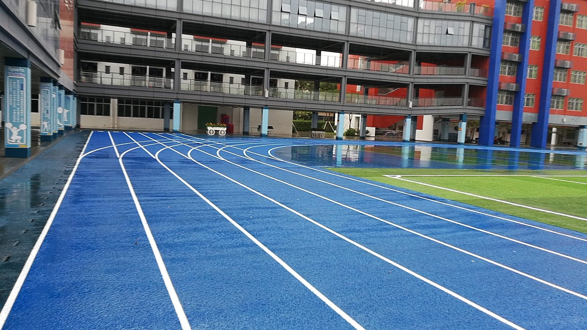 深圳鸿达体育建文外国语学校跑道工程案例图片 真实拍图>