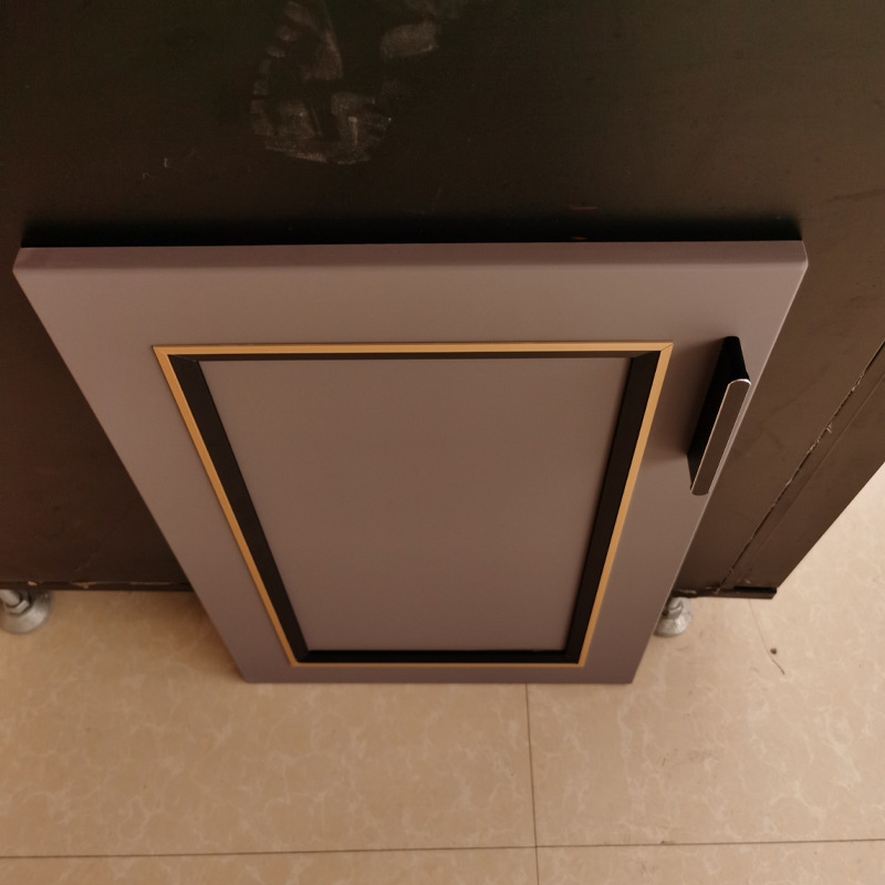 新款现代风格橱柜衣柜门双色铜条吸塑门e1密度板18毫米厚门板定做