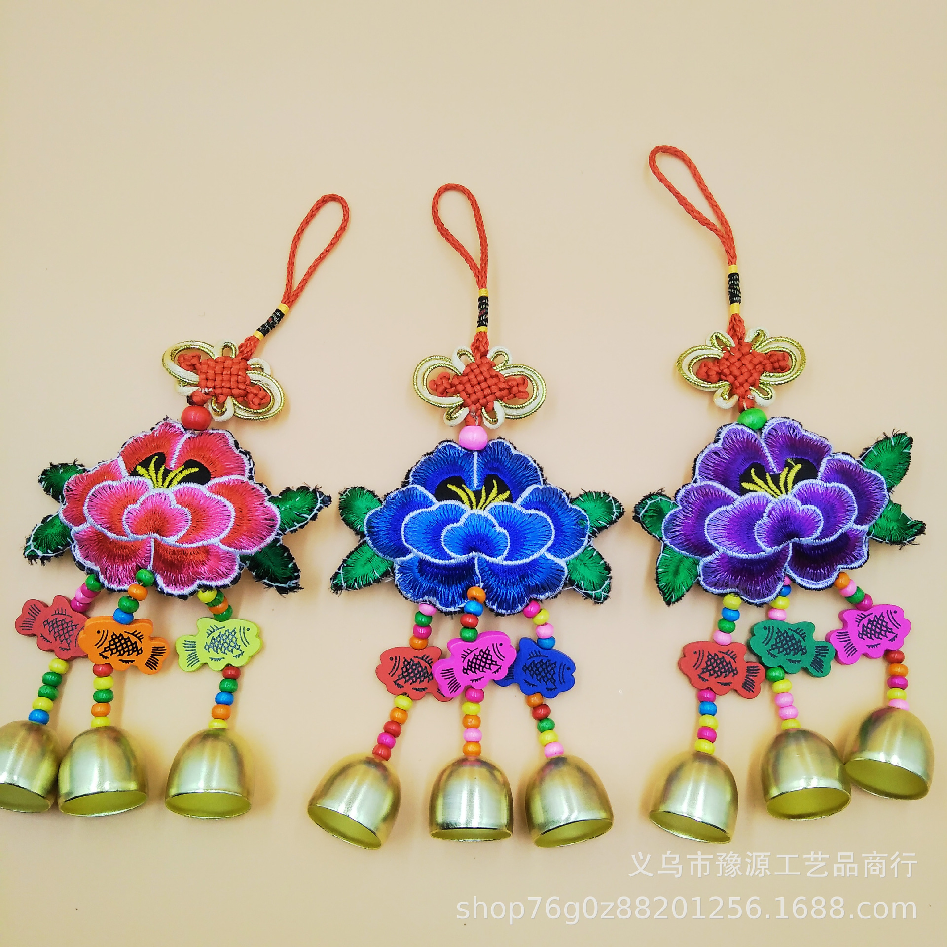 云南风铃 特色刺绣香包风铃 旅游景点热卖刺绣绣花牡丹花风铃挂饰