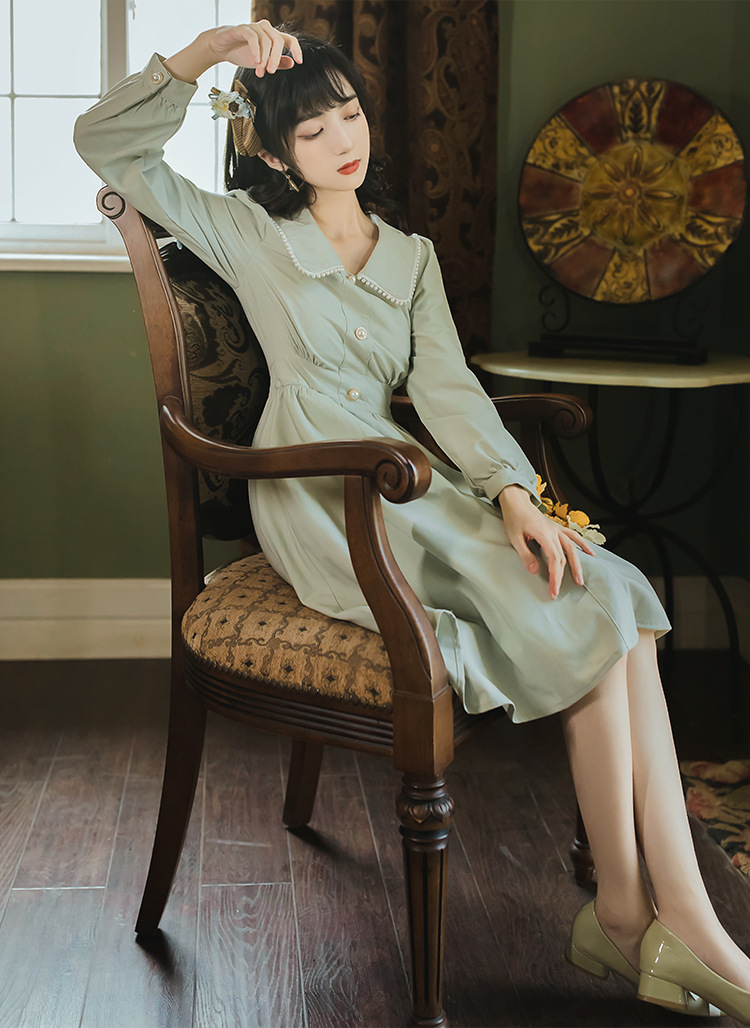 法式复古娃娃领连衣裙女秋冬2020新款设计感小众温柔小个子桔梗裙