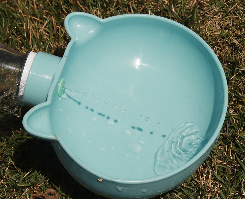 Amazon Hot Pet Drinking Bowl Dog Water Feeder Portable Cat Drinking Water Apparatus Head Outdoor Water Feeding Bowl