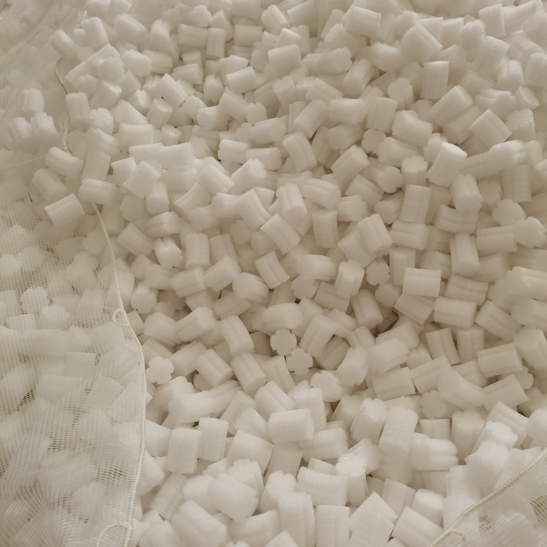 珍珠棉填充料泡沫填充物泡沫颗粒小碎块电商易碎品缓冲废料下边料