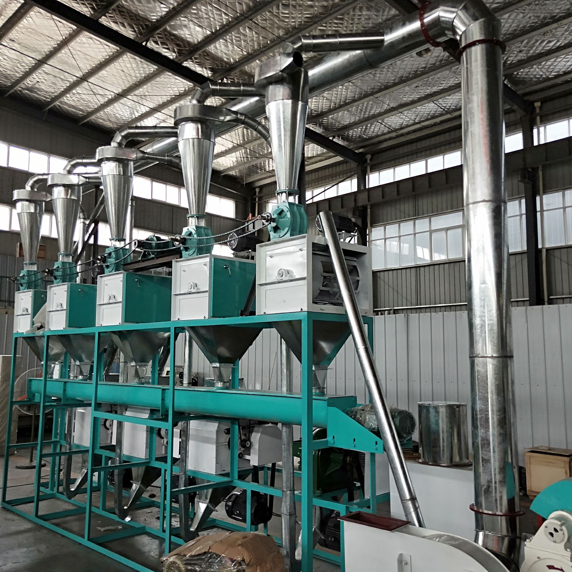 供应新款玉米小米面粉加工设备 玉米剥皮加工机械 玉米脱皮拉糁机