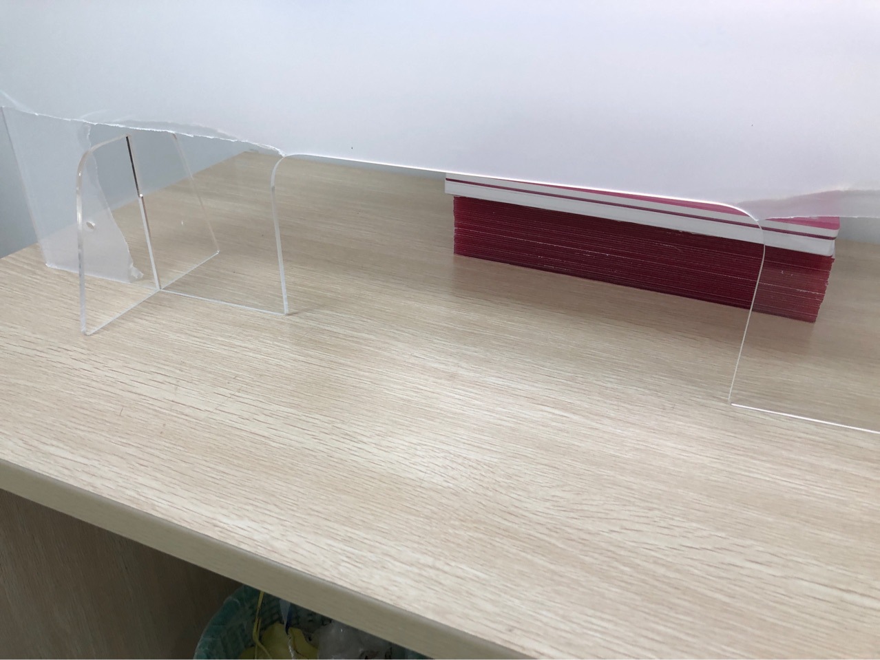 亚克力防飞沫隔离挡板美甲店美容店前台柜台收银台银行防疫挡板