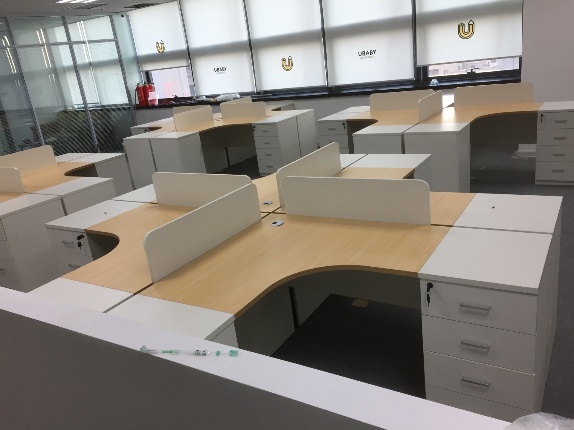 内蒙古员工办公桌电脑桌屏风隔断工位卡座现代简约可定制