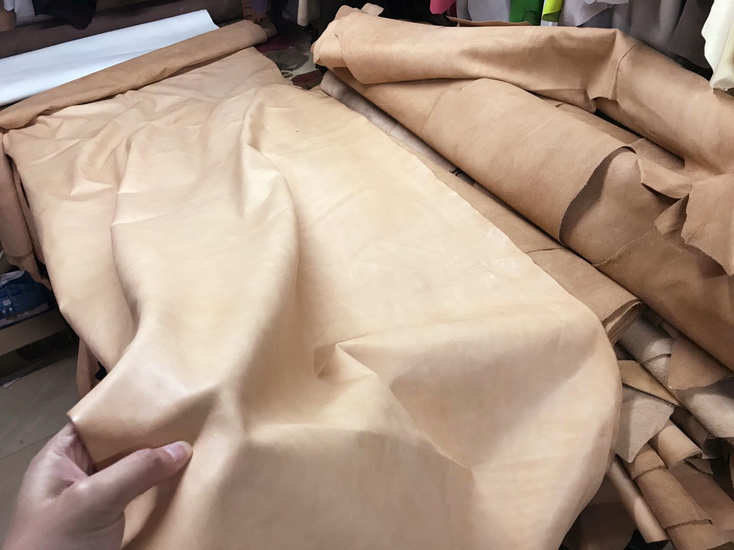 头层牛皮真皮整张植鞣革树膏皮软手工diy皮革皮料可染色美式复古