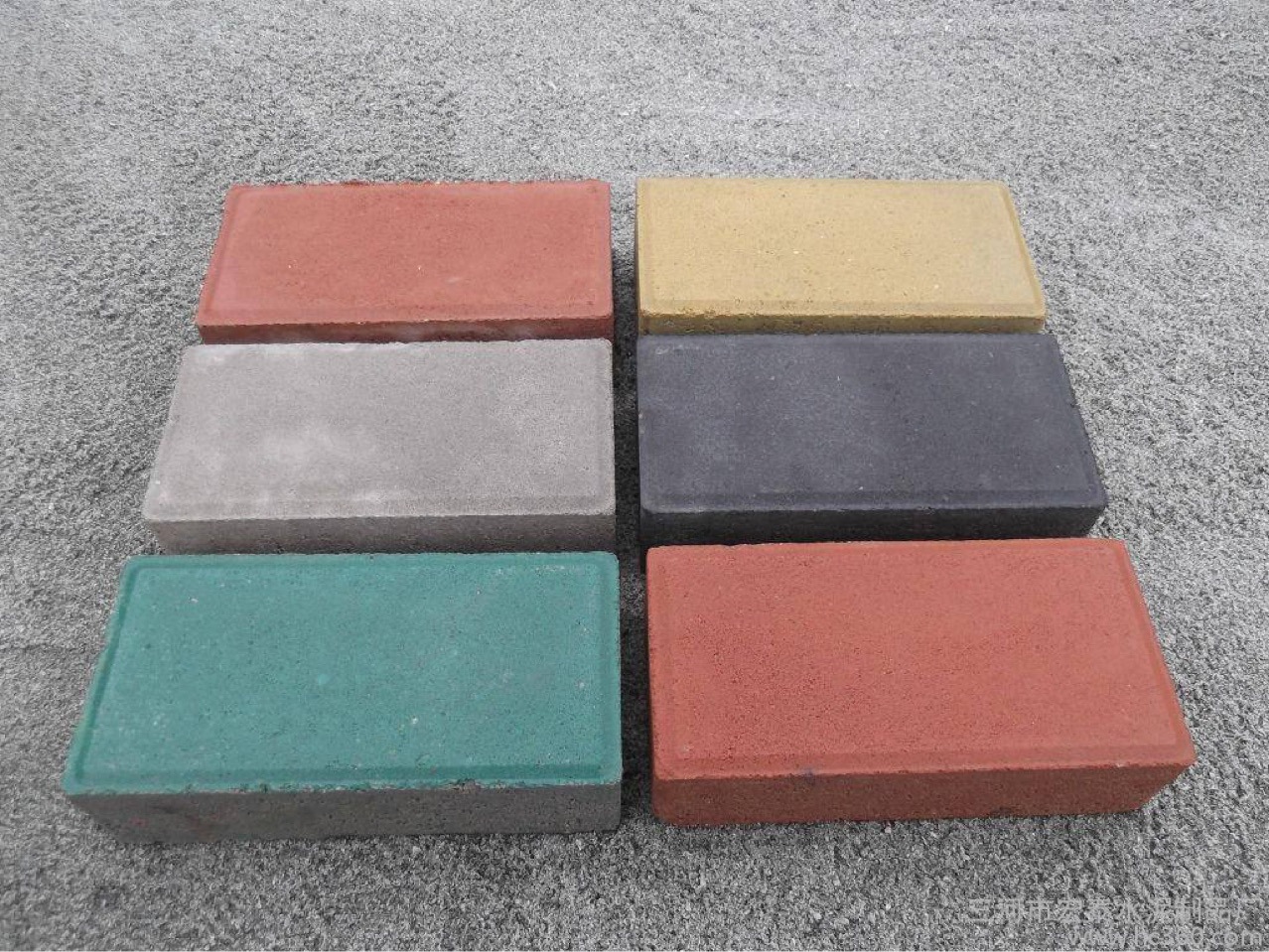 厂家直销,荷兰砖,面包砖,透水砖大量现货,支持定做