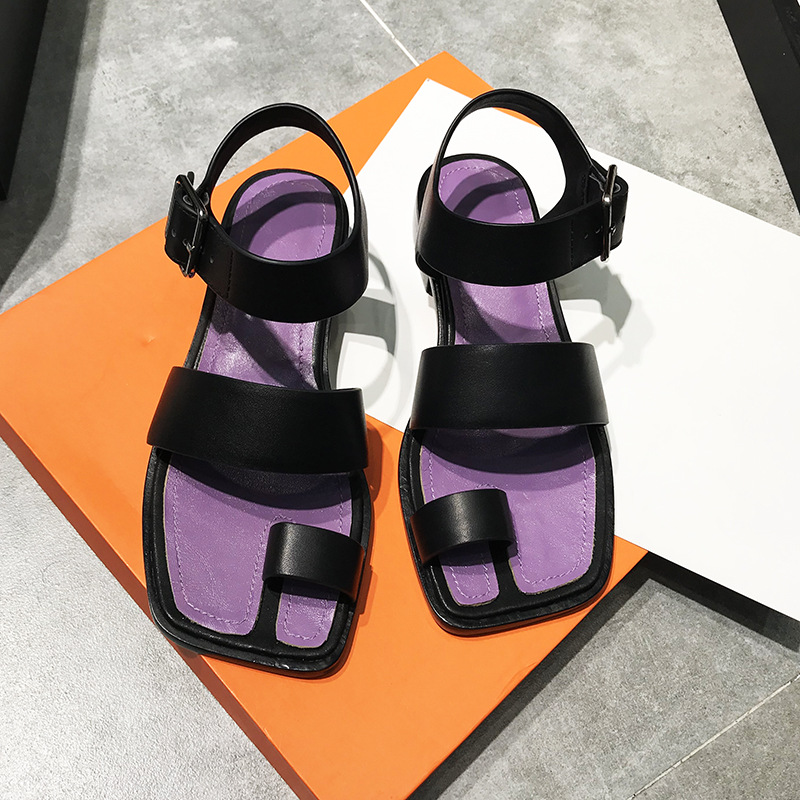 欧洲站戒指分趾凉鞋女夏新款猪蹄鞋平底搭扣休闲分指罗马凉鞋女