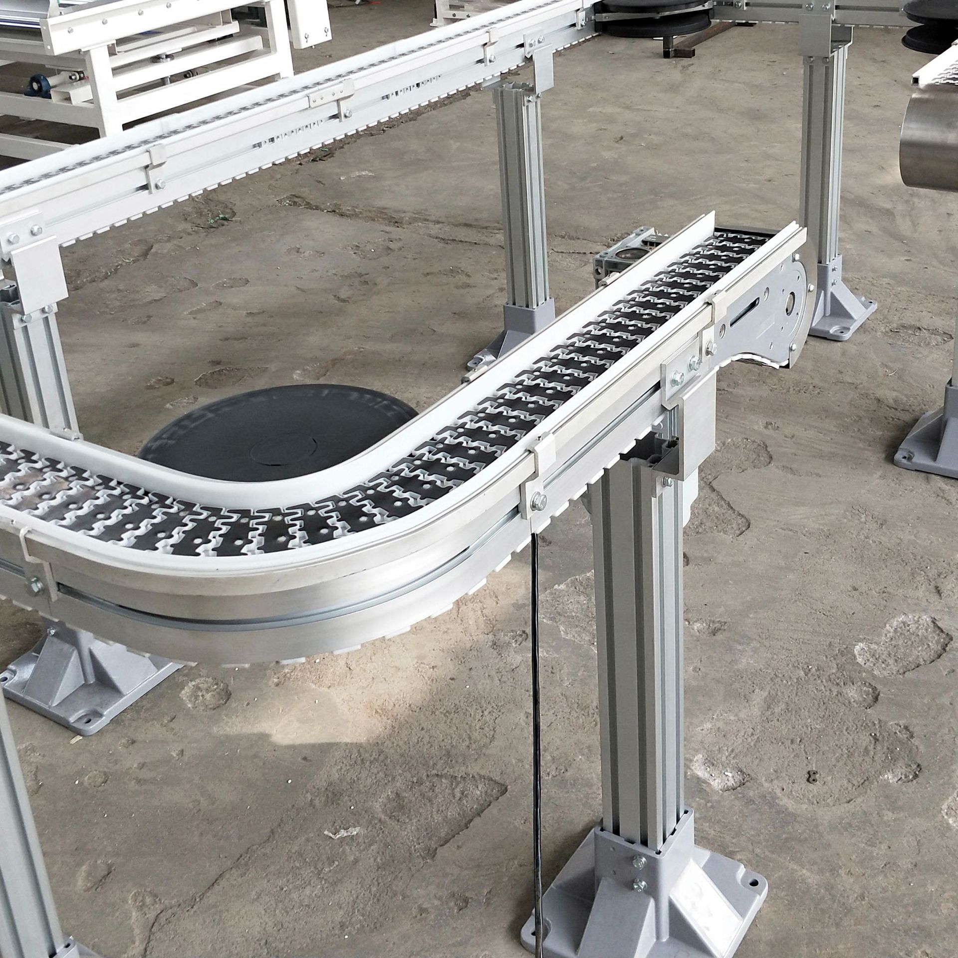 输送机厂家专业提供龙骨链输送线不锈钢链板输送机按需批发