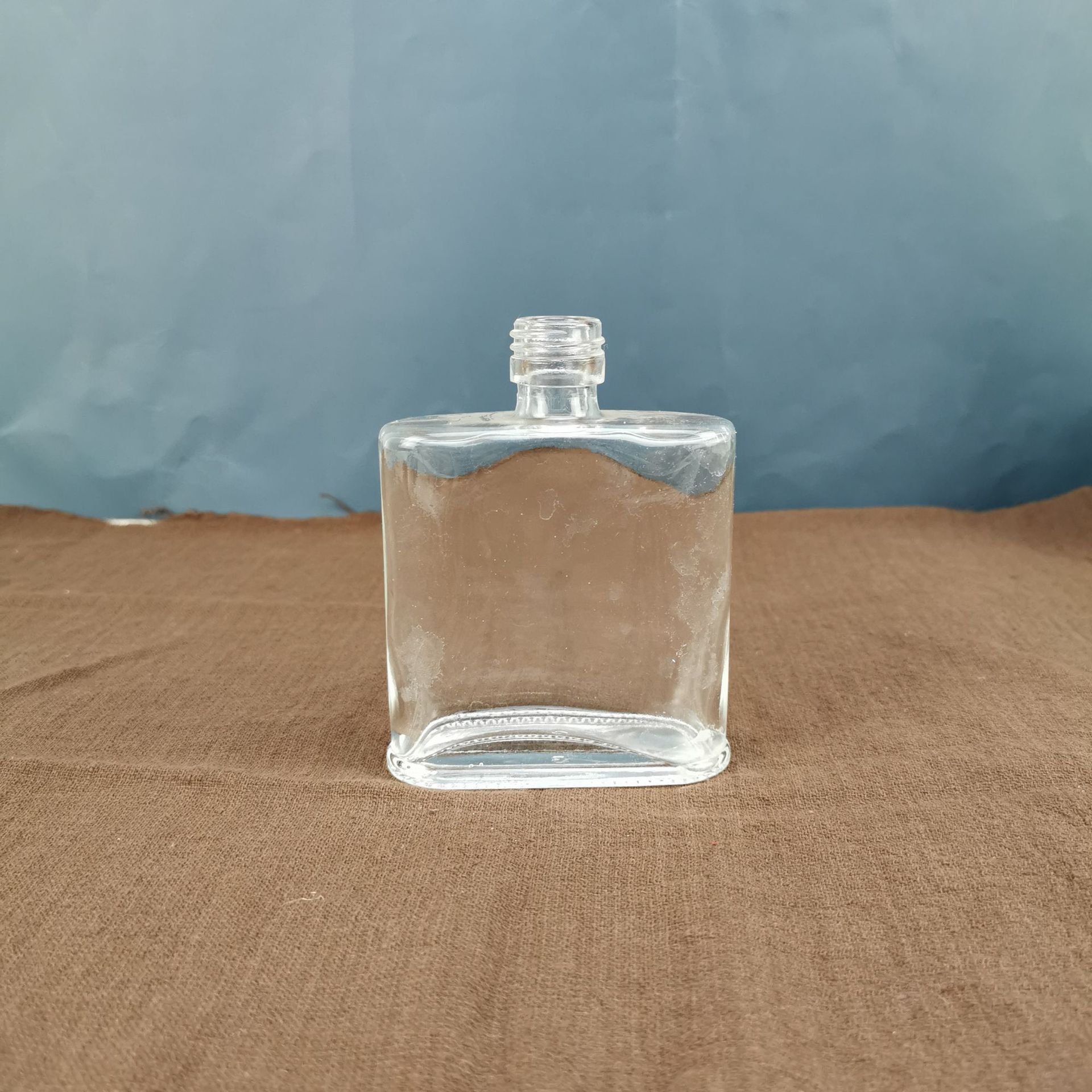 新款扁形小容量酒瓶饮料瓶冷萃咖啡瓶泡茶瓶果汁二锅头劲酒玻璃瓶