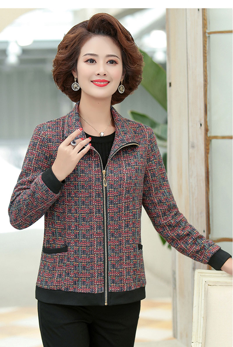 妈妈春装夹克中年妇女装春秋装连帽上衣2020新款中老年女短款外套