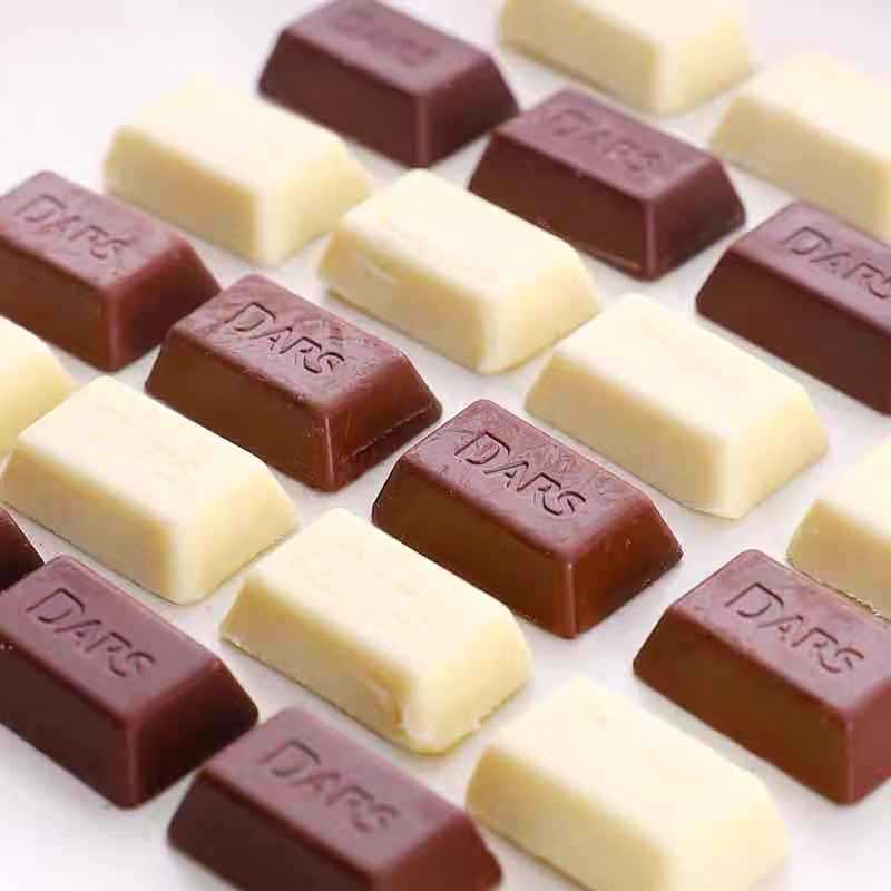 日本进口零食 森永达斯巧克力黑巧/白巧/牛奶/草莓巧克力1组10盒