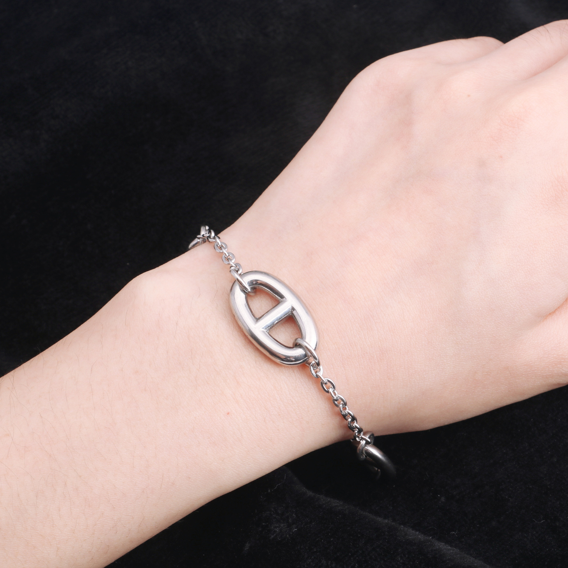 欧美ins猪鼻子钛钢手链女潮简约网红个性钛钢一字扣ot扣手饰品