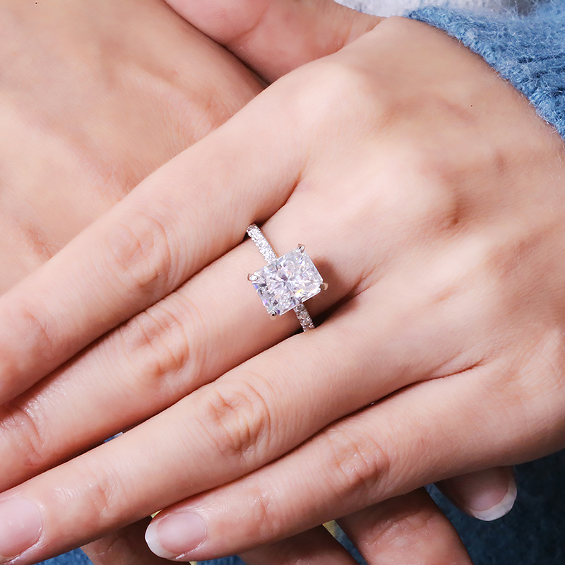 4克拉雷迪恩莫桑钻18k金莫桑钻戒异型莫桑钻戒指定制结婚订婚戒指