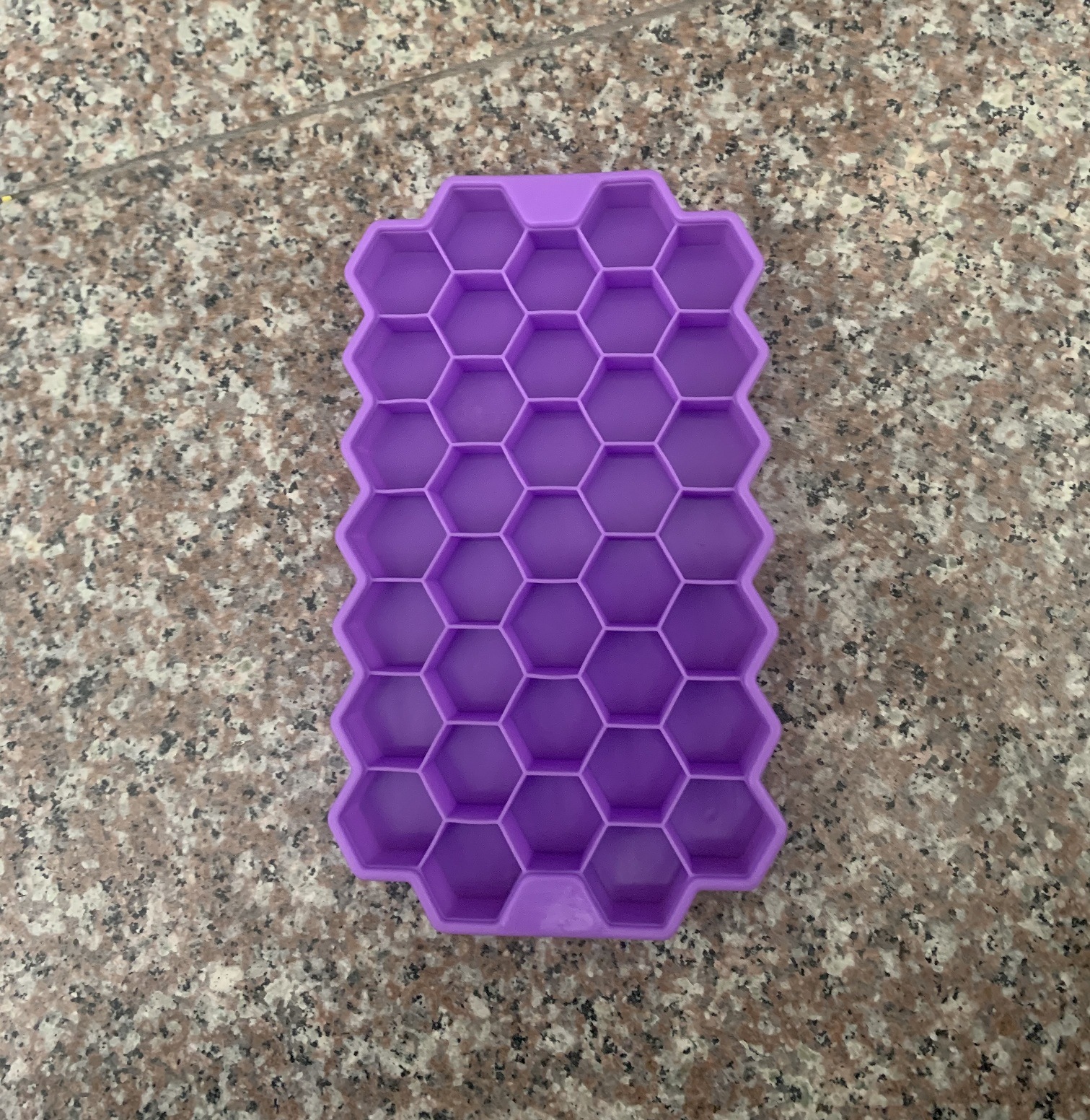 37 Grid Honeycomb Ice Tray Silicone Ice Cube Tray with Lid Ice Tray Diy Ice Mold Ice Cube Mold with Lid