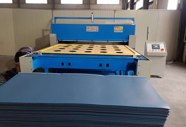 华铭海绵珍珠棉吸塑双边送料裁断机双工位自动下料机冲床