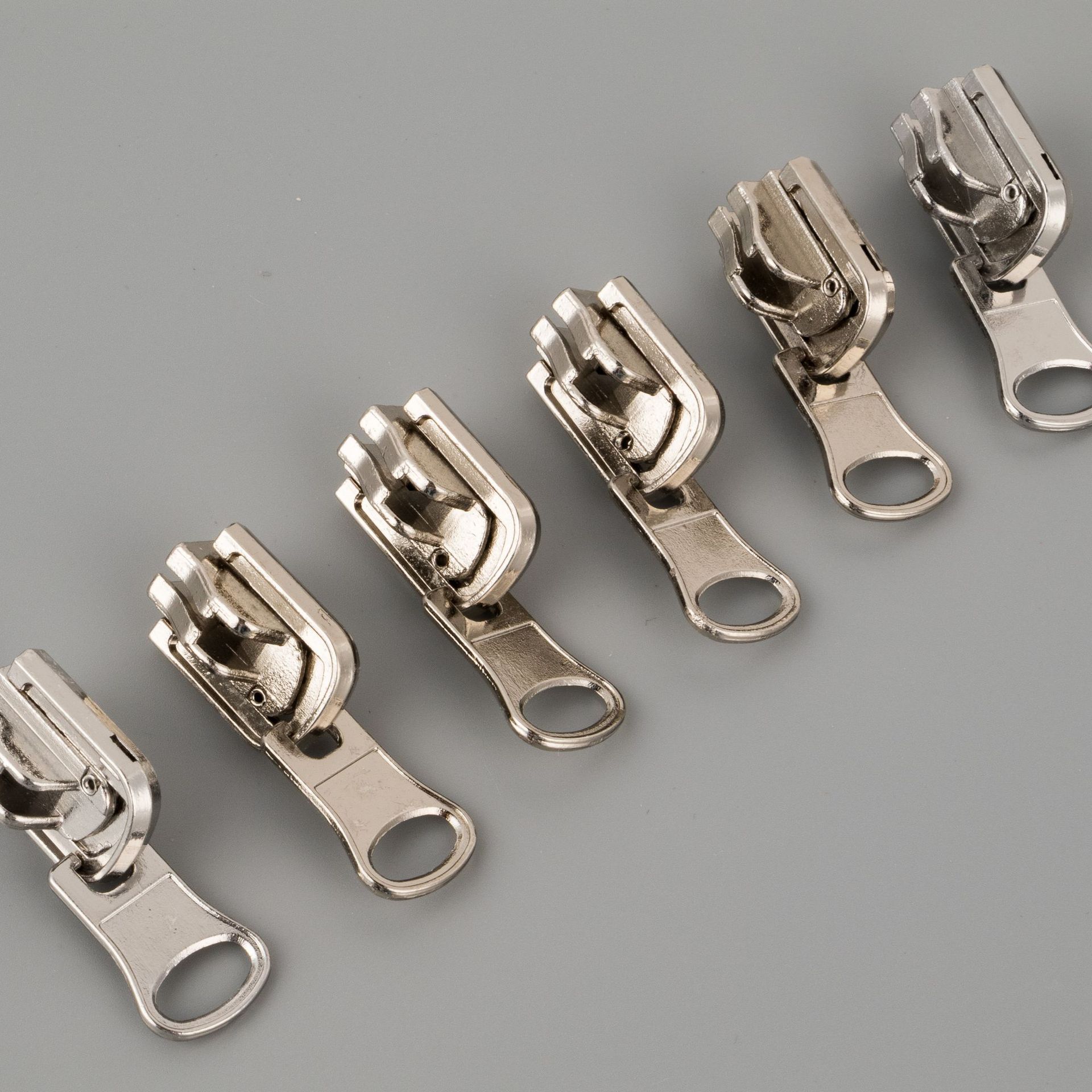 30款式双面拉头质量等级优适用范围箱包品牌群雄拉链商品属性商品属性