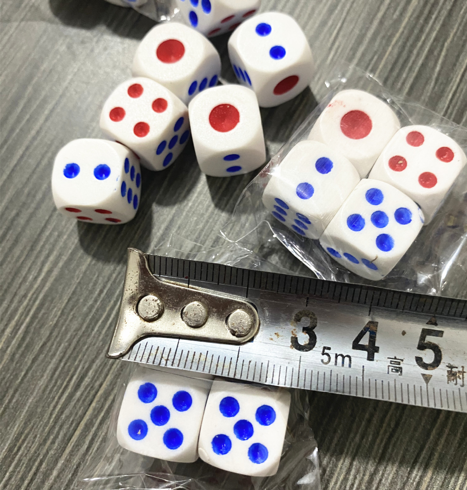 4个骰子袋装 休闲游戏玩具 一元店货源