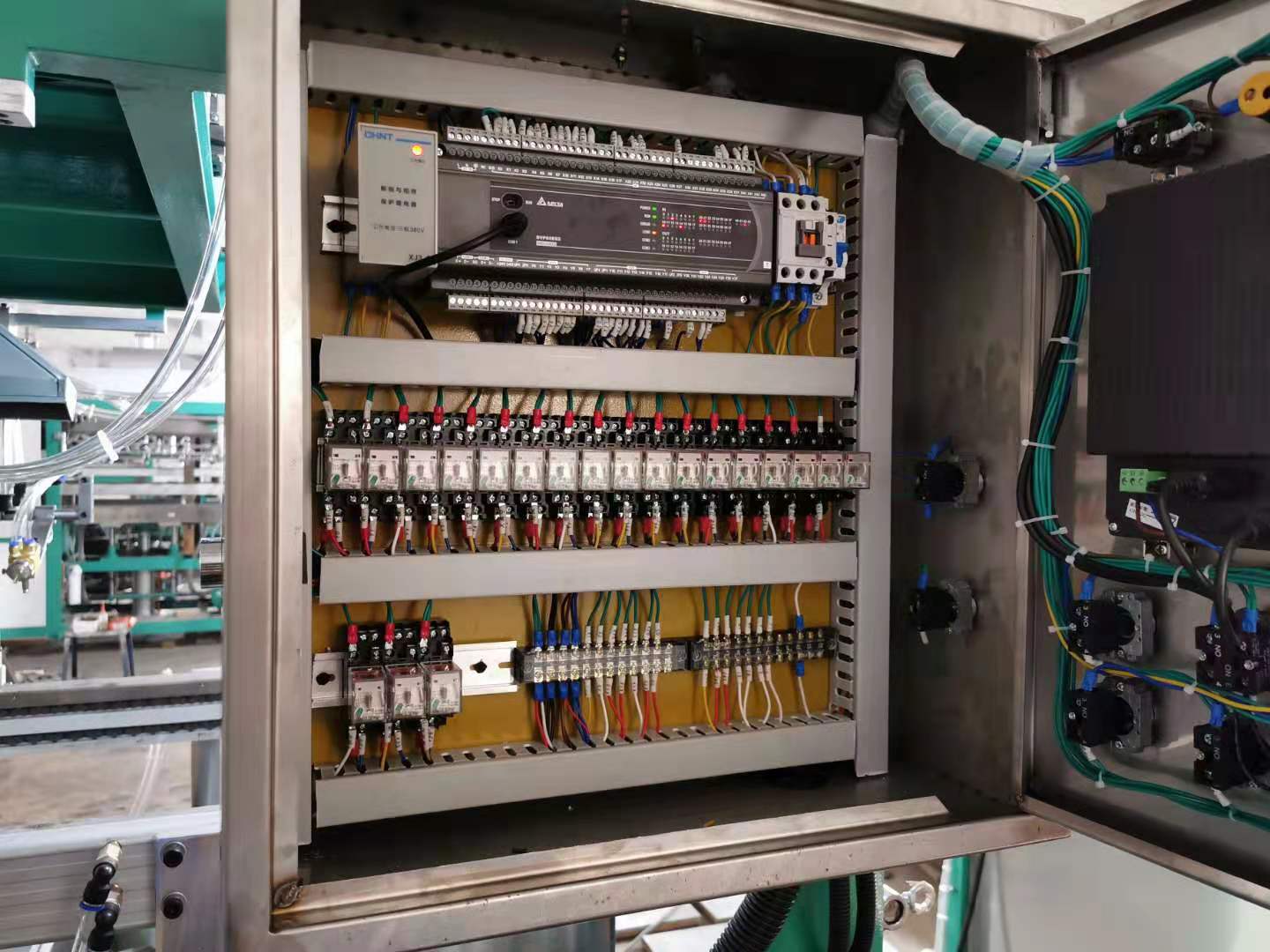 热销hx-61hd小型高速全自动plc控制吸塑成型机 托盘式吸塑成型机