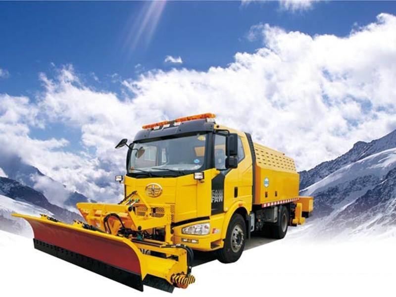 大型滚刷式扫雪车价格 东风多利卡d6扫路车加装雪铲 2.5米除雪铲