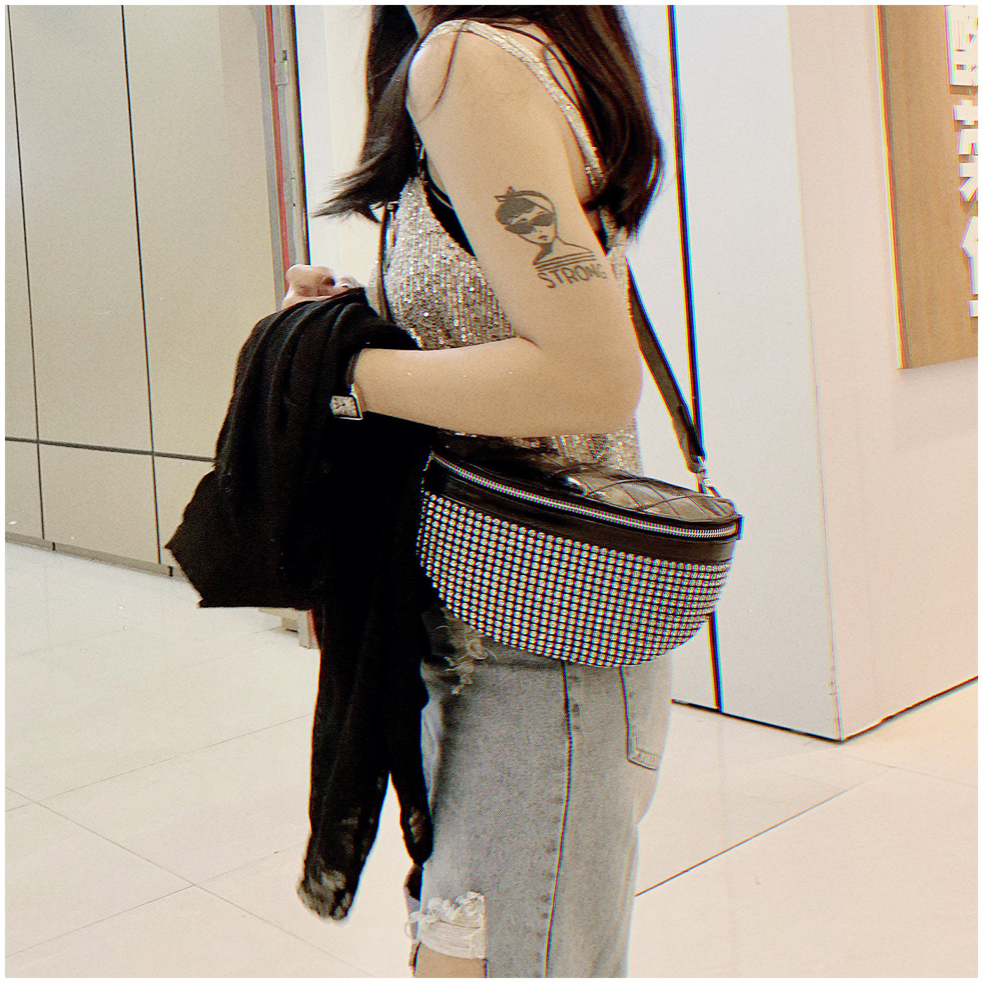 斜挎胸包女潮ins个性街头质感包包洋气镶钻石时尚女包2020新款