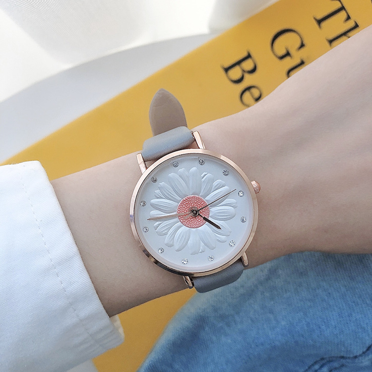 小雏菊手表女ins风简约气质3d浮雕抖音网红同款女士轻奢小众皮带