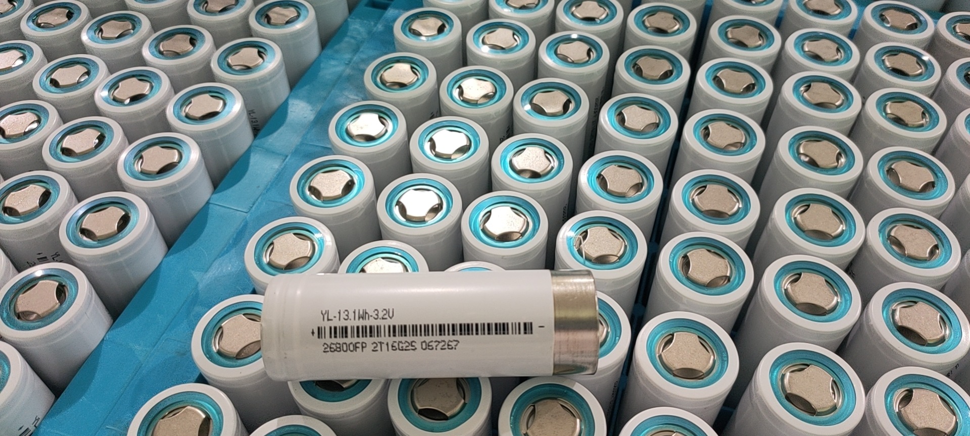 厂家直销全新a品 宇量铁锂电池26800 4100mah质量保证